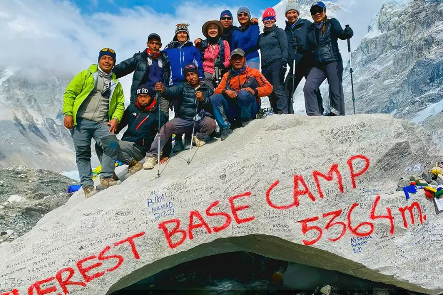 Everest Base Camp Tây Tạng khác gì Everest Base Camp Nepal