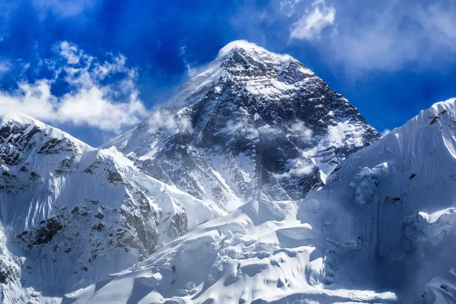 Everest phía Tây Tạng có gì khác so với phía Nepal