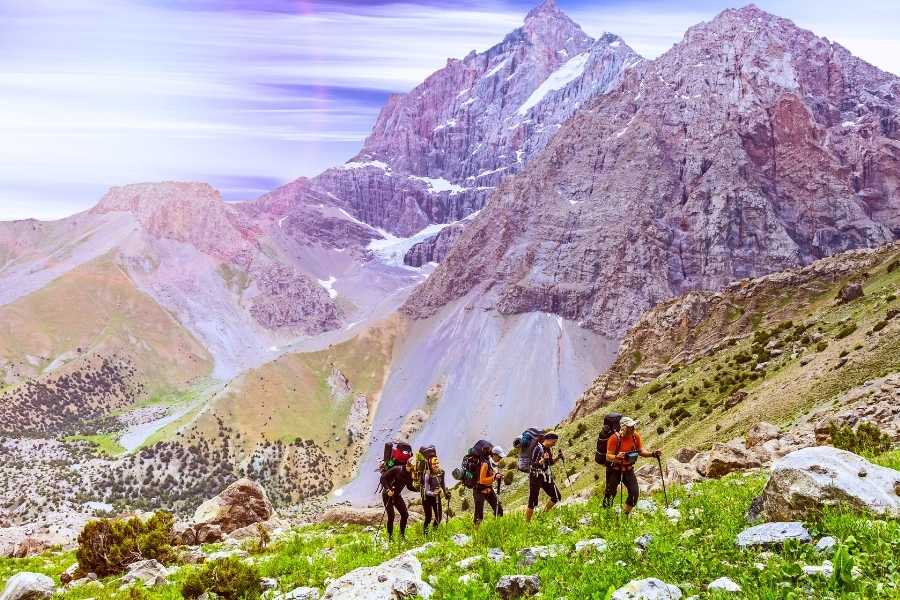 Vì Sao Nên Đi Du Lịch Tây Tạng Theo Tour Thay Vì Tự Túc